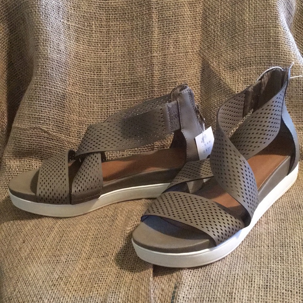 NWT a new day women’s sandals
